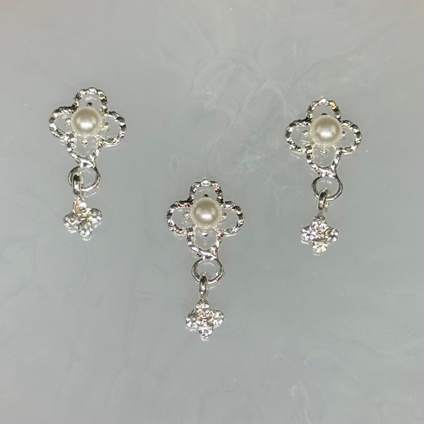 FLOWER CHAIN PENDANT