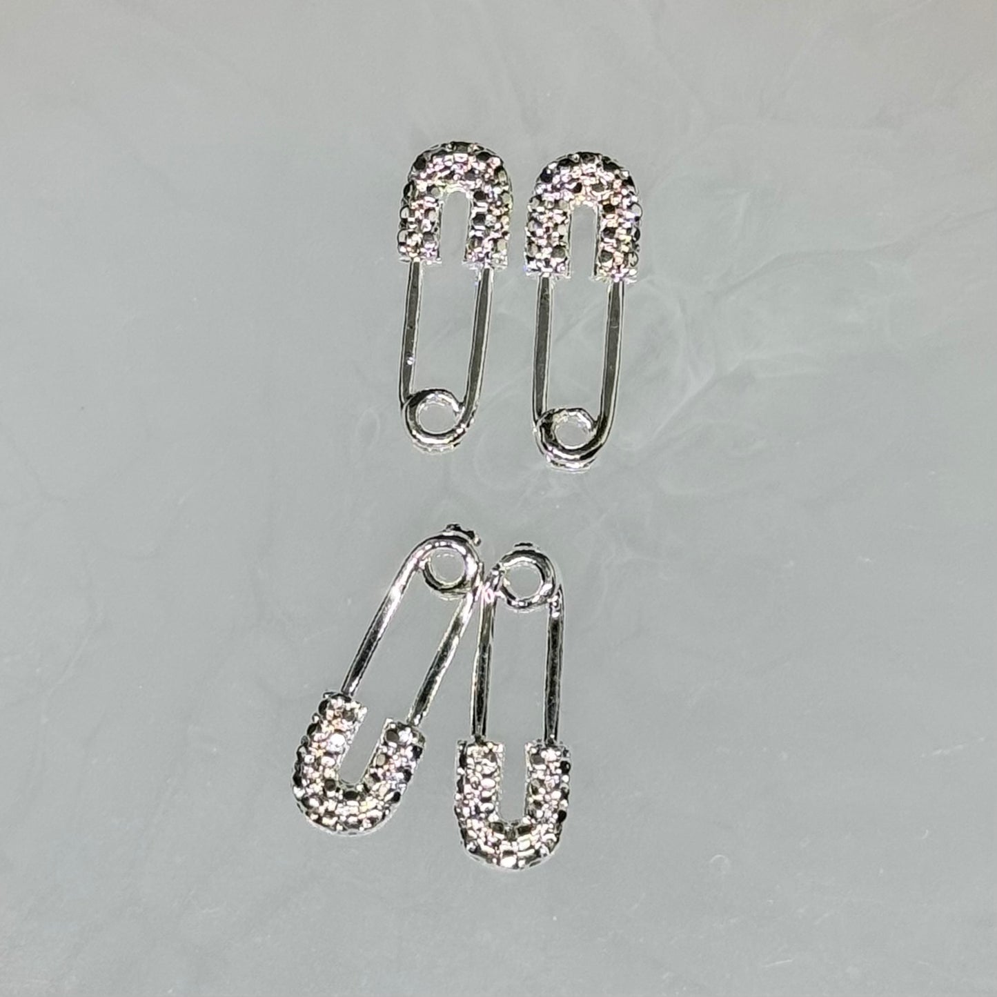 SILVER SAFETY PIN